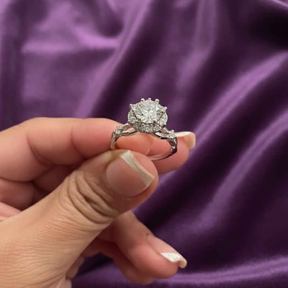 NWT 1.0 Ct Moissanite White Gold Plated Ring Size 6 - Picture 2 of 4